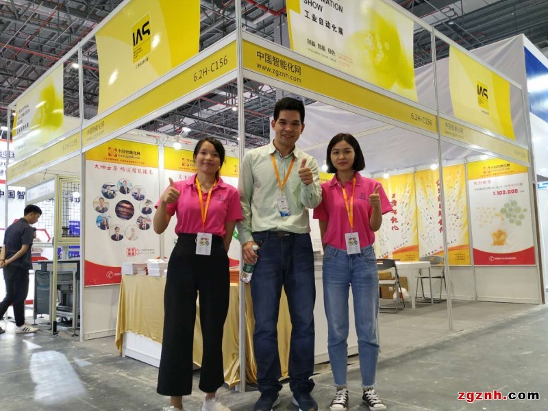 左：中国智能化网袁春华  中：深圳市拓显科技有限公司总经理周东龄 右：中国智能化网席梦情