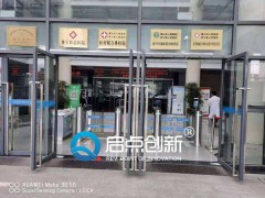 南昌医院健康码查验人脸机，智能红外双目测温人脸通道闸安装图2